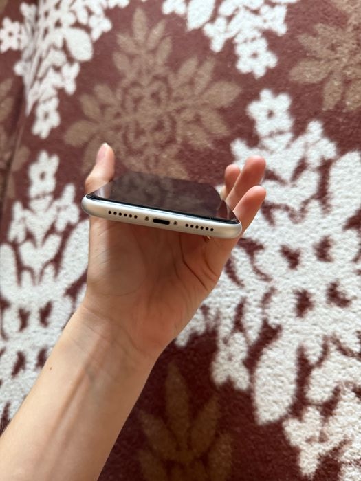 Продам iPhone XR