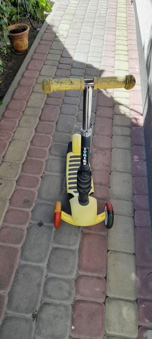 Самокат дитячий .