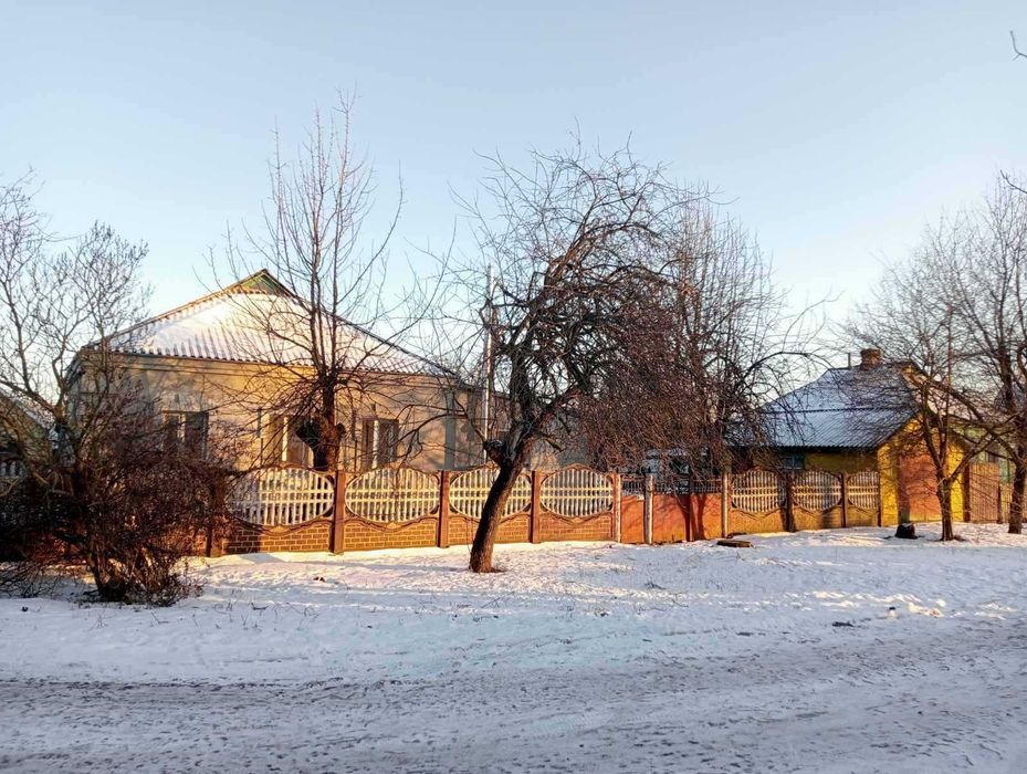 Продаж добротного будинку у центрі м. Гребінка. Державні програми.