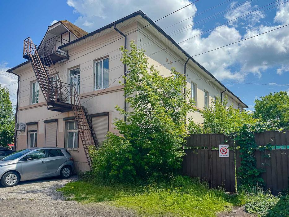 Боярка. Хрещатик 31. Центр. Комерція Діючий бізнес Закритий двір Гараж