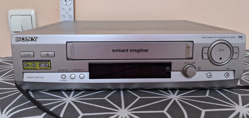 Відеомагнітофон SONY SLV SE-410K також  50 касет