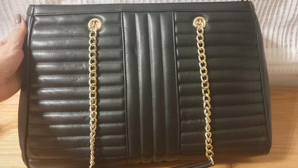 Mala preta da Love Moschino