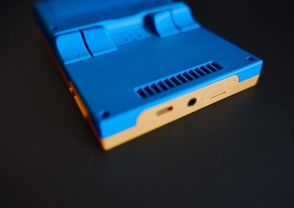 Retroid Pocket Classic PKM Yellow