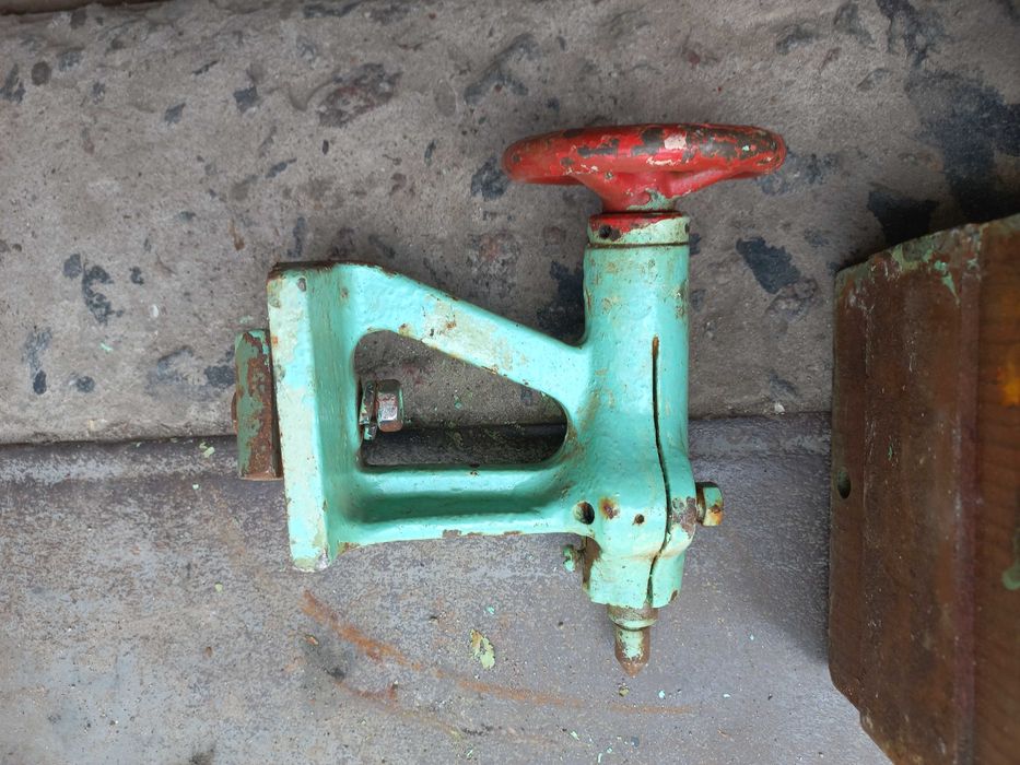 Передня і задня бабка.