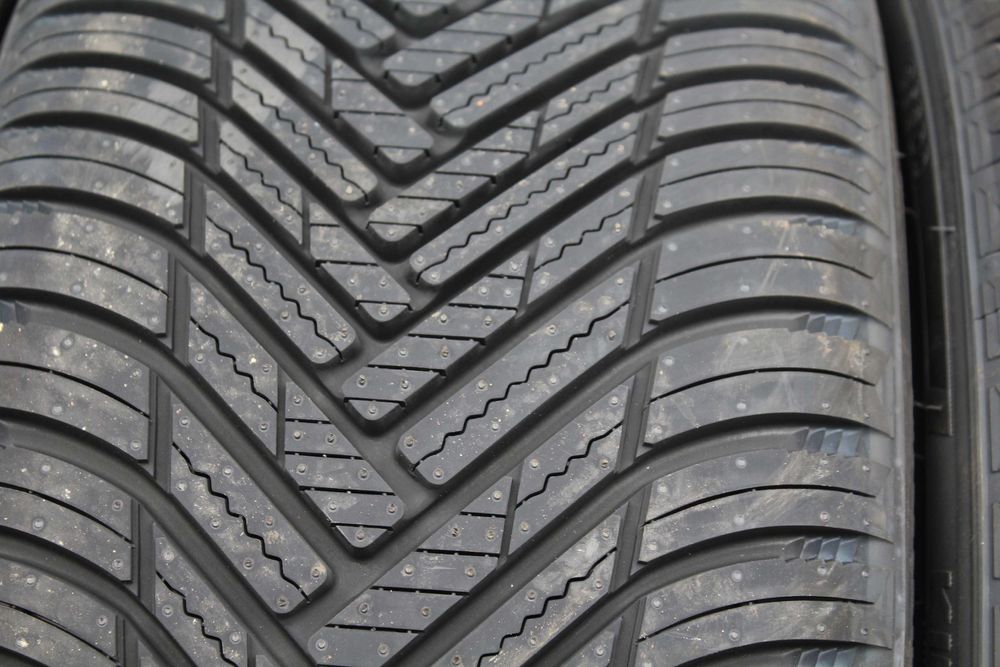 225 40 R18 Hankook Kingery 4S2