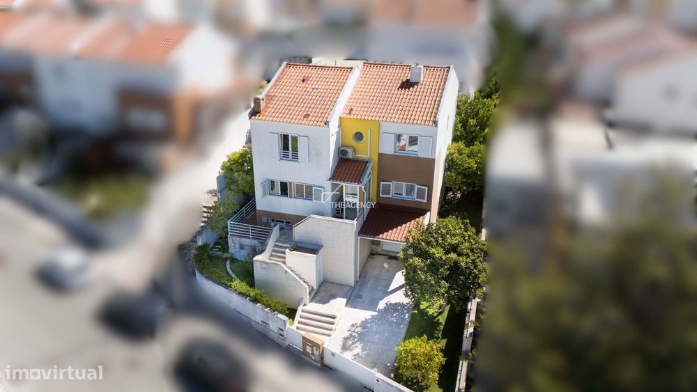 Moradia Isolada T4+1, Espaçosa com Vista Rio e Excelente Localização -