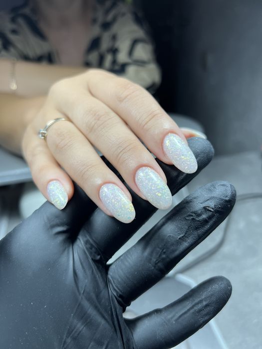 Манікюр. Педикюр. Нарощування нігтів