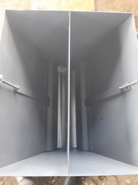 Годівниця бункерна  для малих і середніх свиней з шубром і ворошилками