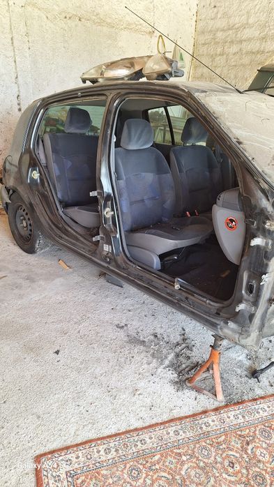 Peças renault clio II/98 para venda de veículo acidentado.