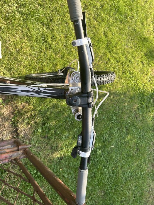 Rower MTB DH giant reign 1