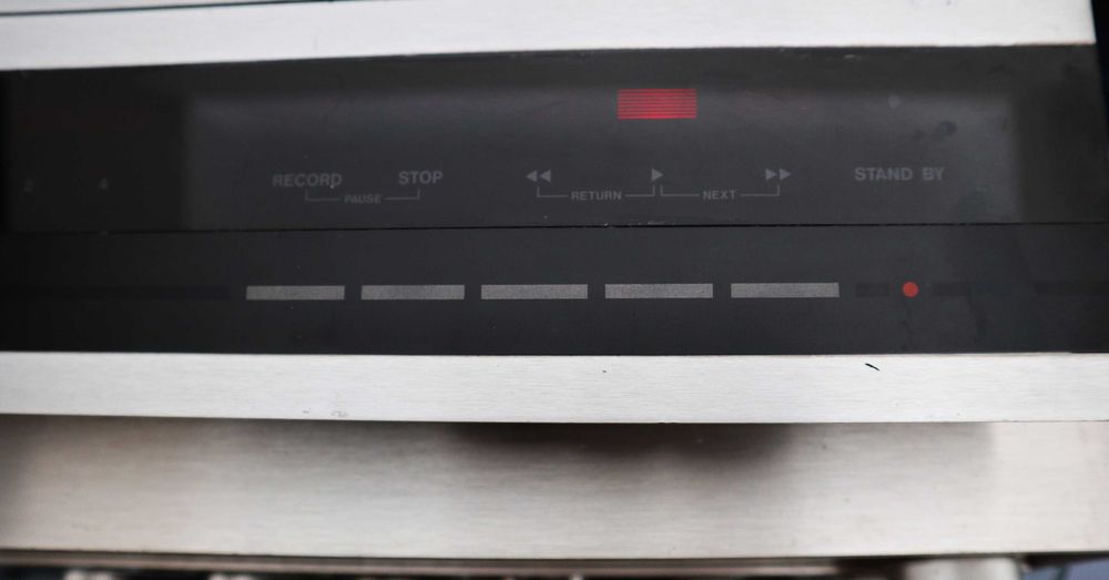 Ультратонкая сенсорная кассетная дека BANG & OLUFSEN BEOCORD 2000