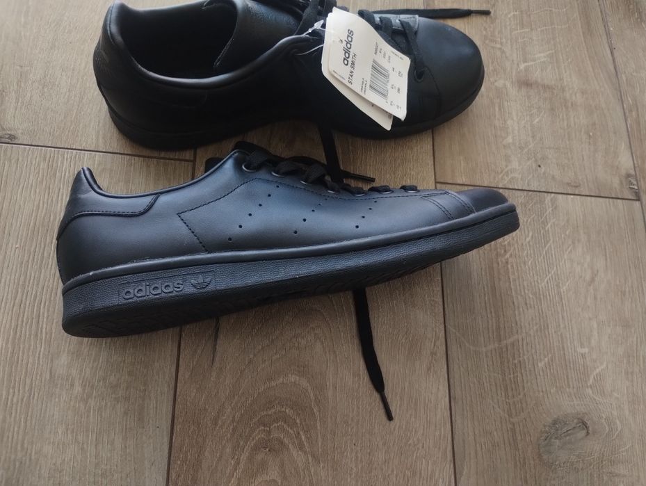 Кроссовки Адидас