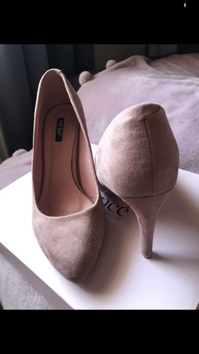 Szpilki pudrowy róż