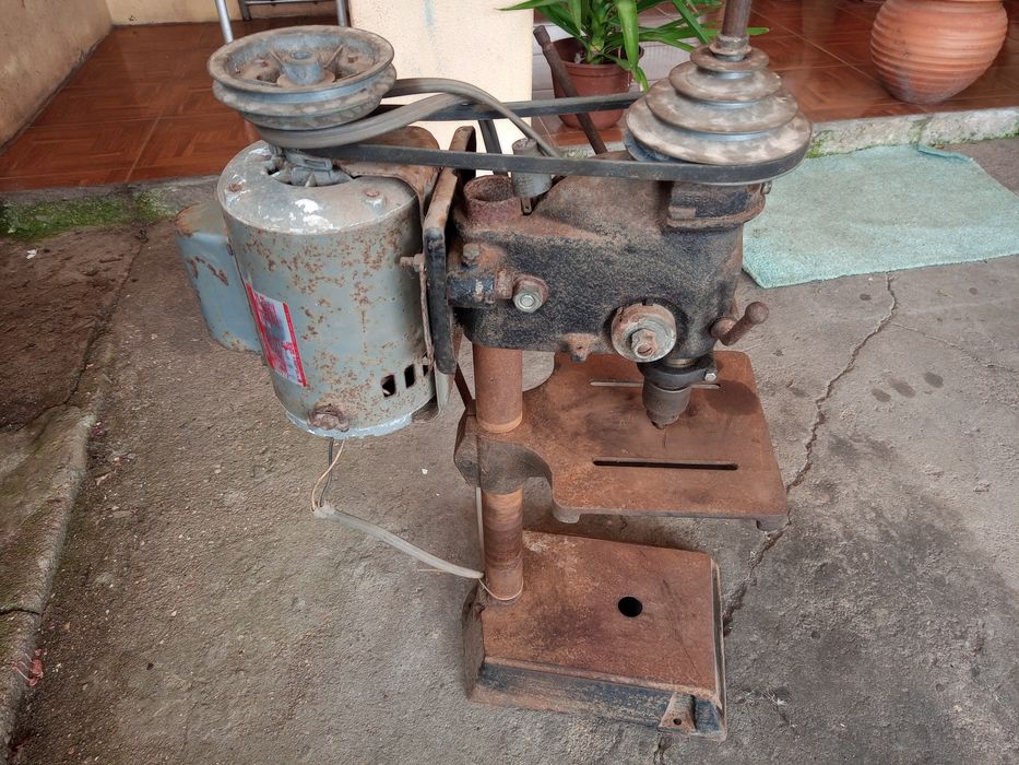 Furador de coluna monofásico