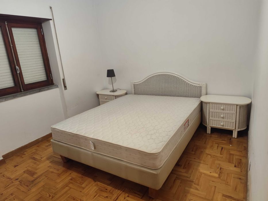 Alugo quarto na região de Carcavelos