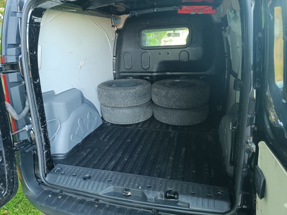 Renault Kangoo klima, 2 komplety kół, śliczny, hak