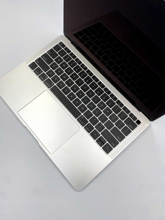 Ноутбук Apple MacBook Air 13" i5/8/256GB Silver (MVFL2) 2019