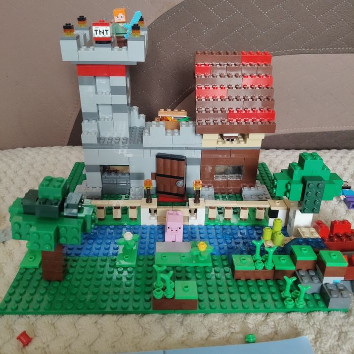 Lego 21161,  оригінал з інструкціями