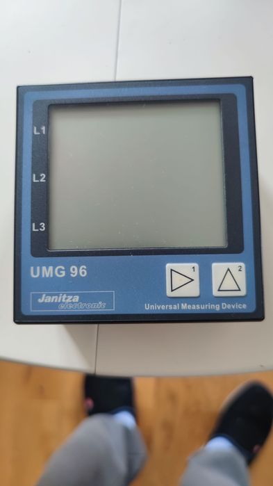 Miernik napięcia i prądu . Janitza UMG 96