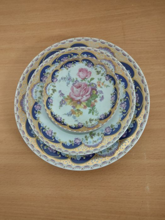 Conjunto de pratos em porcelana "Limoges".