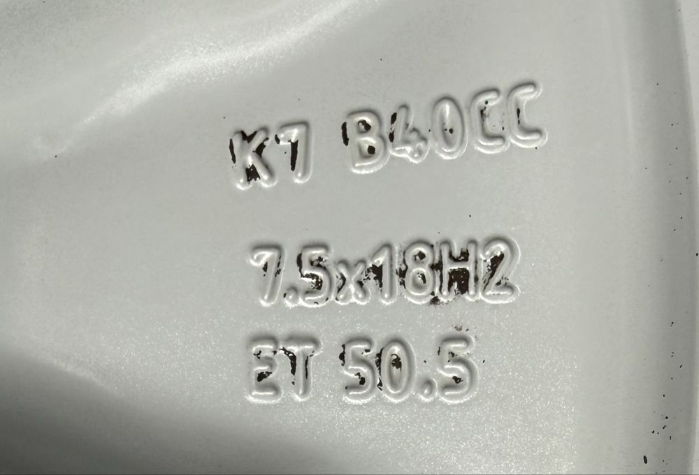 Oryginał felgi Volvo R-design 5x108 7,5J ET50 XC40 XC60 235/55R18 lato