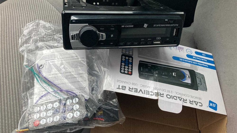 Radio para automóvel, com comando e Bluetooth