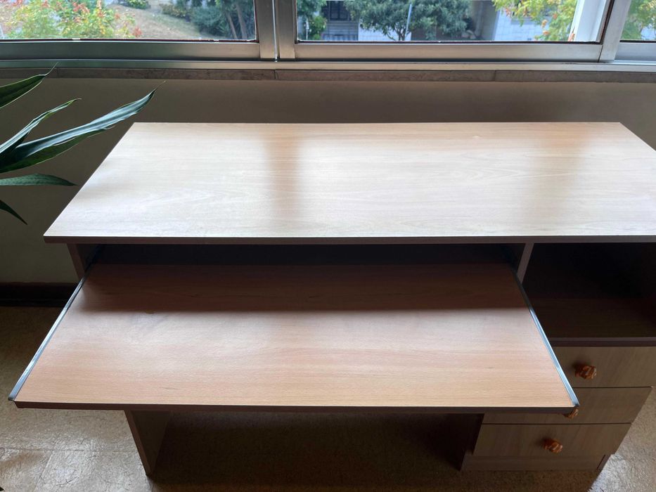 Children's Desk64752334806402122