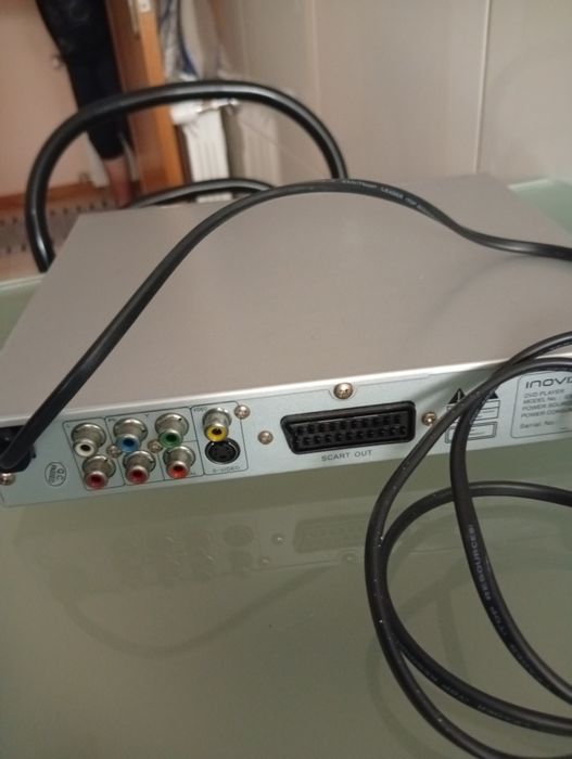 DVD com comando e cabo de 21 pines como novo