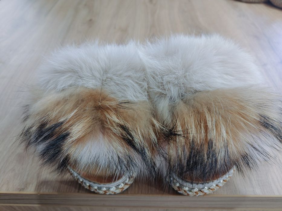 Nowe klapki z naturalnym futrem z jenota 37