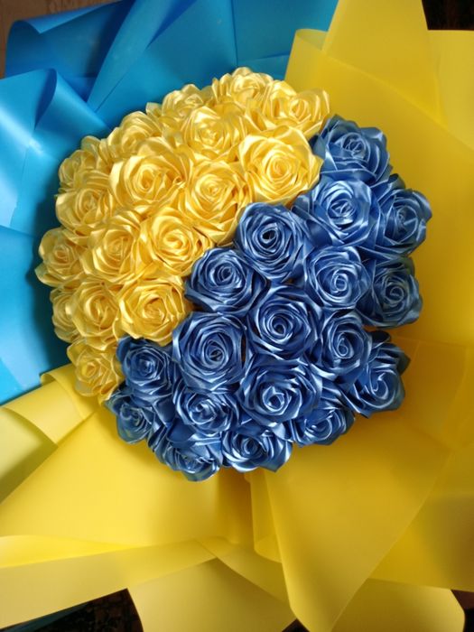 Квіти з атласної стрічки