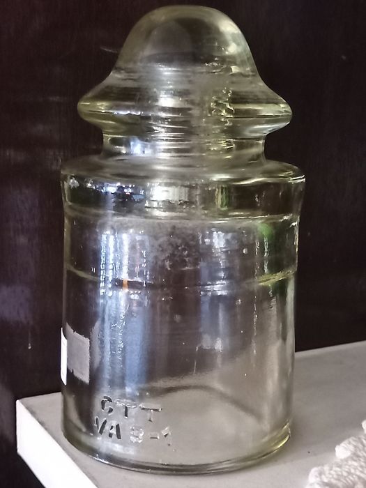 Isolador elétrico antigo grande em vidro