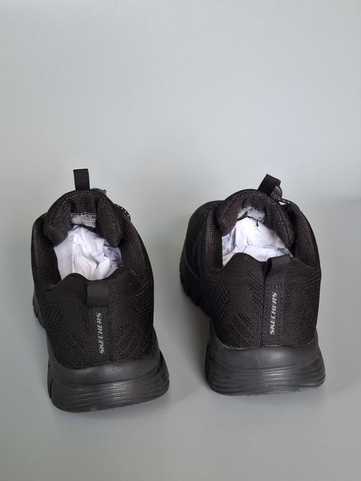 Кросівки Skechers  38 / 25 см взуття жіноче skechers