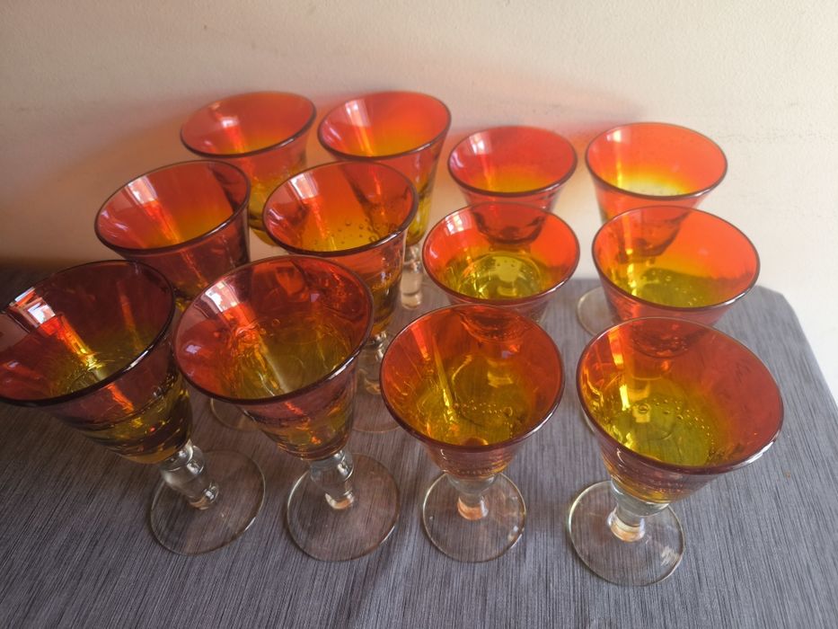 Conjunto de Copos de Vidro Artístico Soprado – 12 Peças

Vendo conjunt