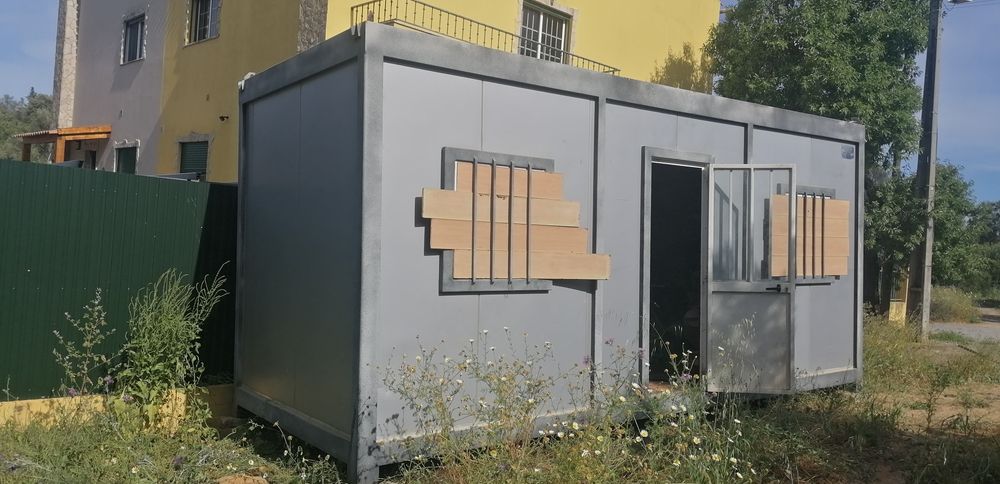 Contentores em painel sandwich diversos de casas e de obras