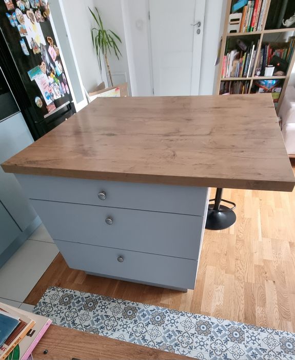 Wyspa z szufladami blum