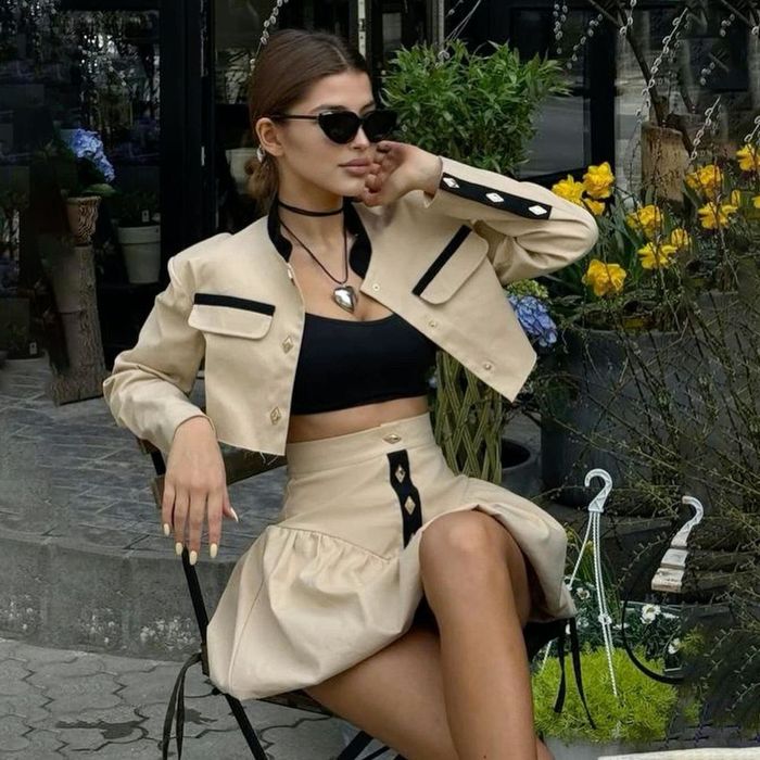 Костюм з спідницею