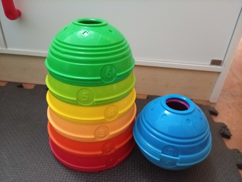 Peças de encaixe com diferentes cores e n. 1-