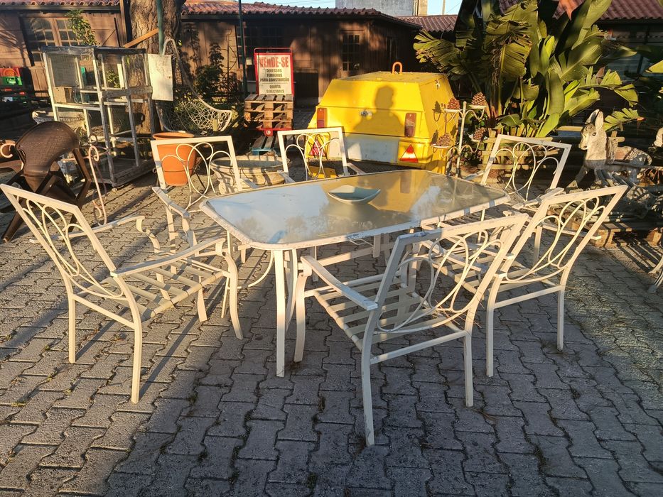 Vendo conjuntos de mesas e cadeiras de exterior