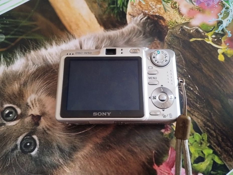 Цифровой фотоаппарат sony