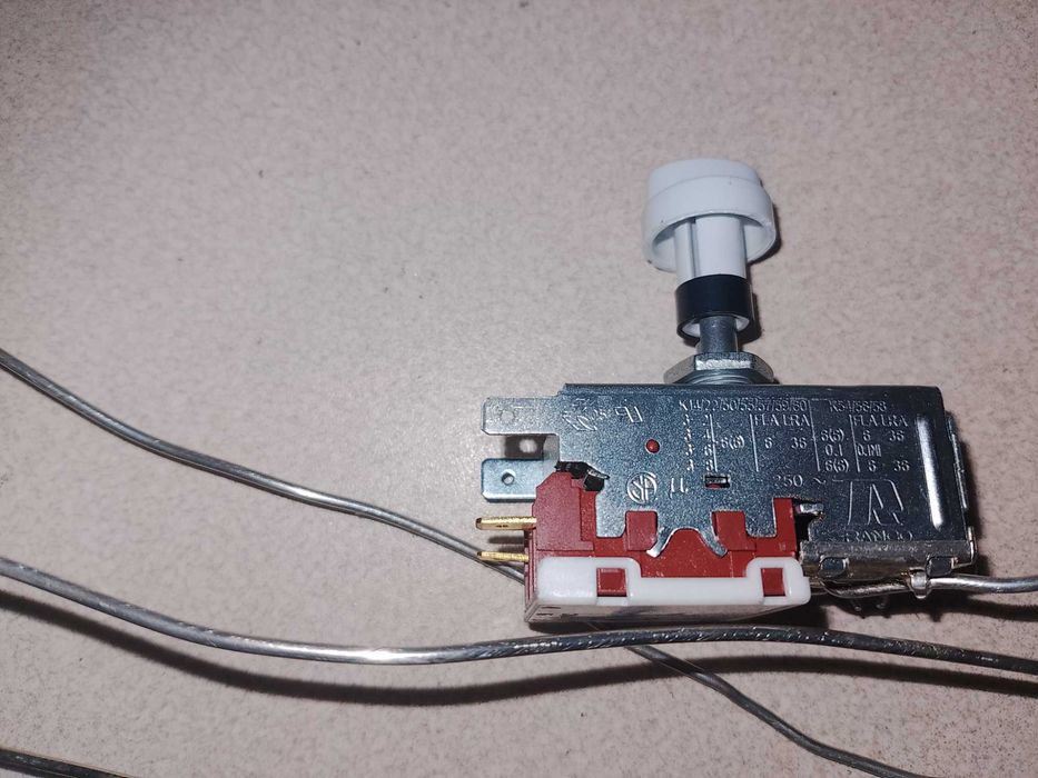 Термостат холодильника Indezit