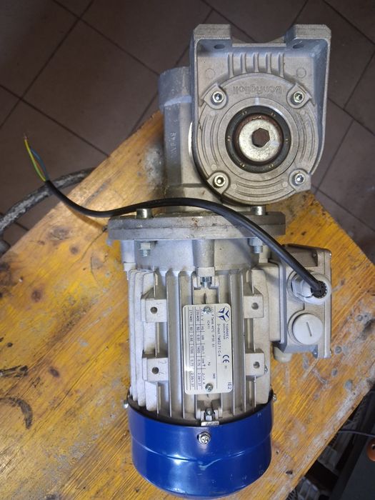 Motoreduktor kątowy 0,55 kw,3 fazowy