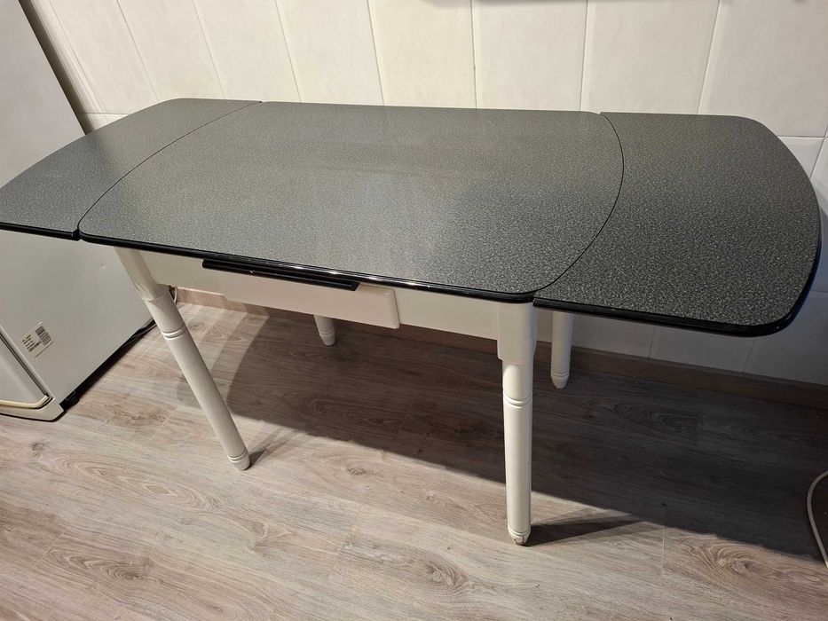 Mesa de cozinha com possibilidade de ampliação