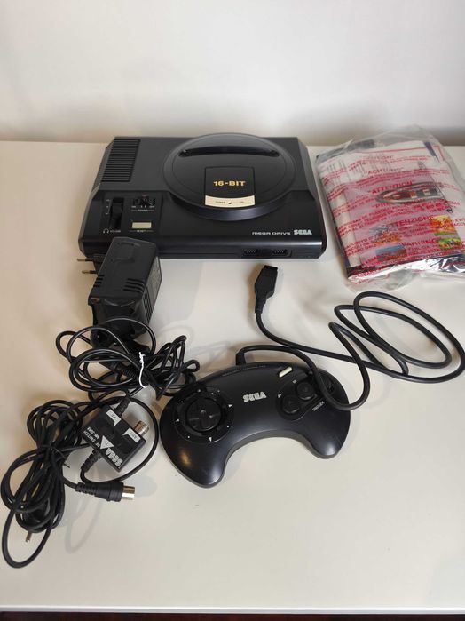 Sega Mega Drive com caixa e jogos