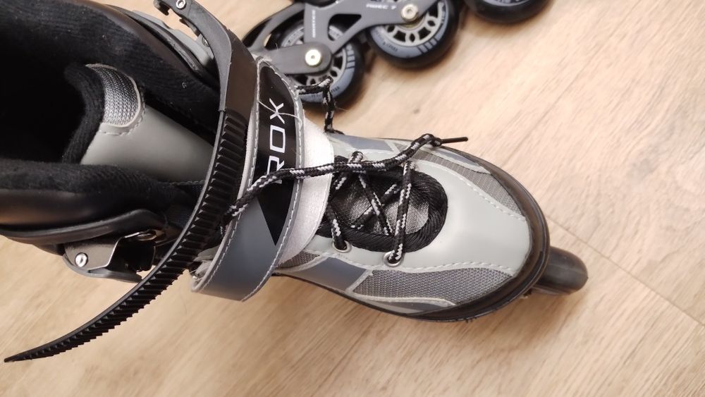 Rolki meteor regulowane 34-37 + oxelo czerowne - 2 sztuki