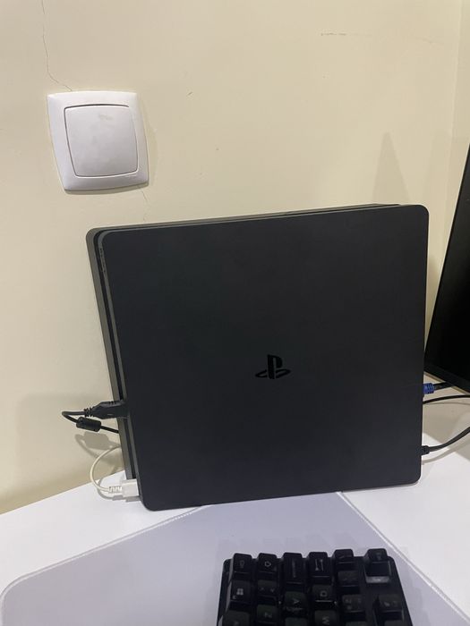 Playstation 4 em otimo estado!