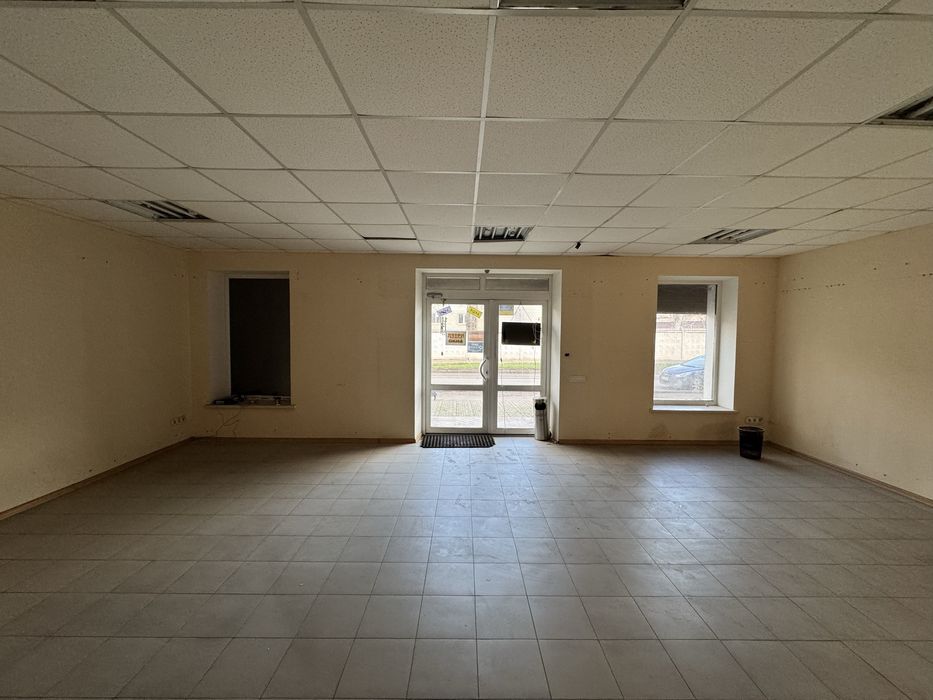 Орерда приміщення 72,3 м.кв, червона лінія, фасад