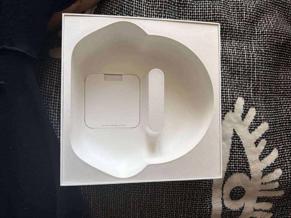 air pods max 1 edition