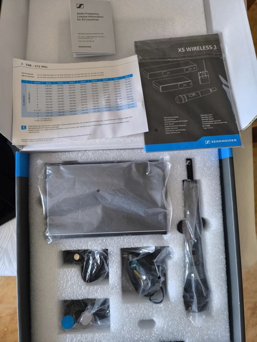 Sennheiser XSW 1-835 A-Band Vocal Set (micro sem fios) 
I