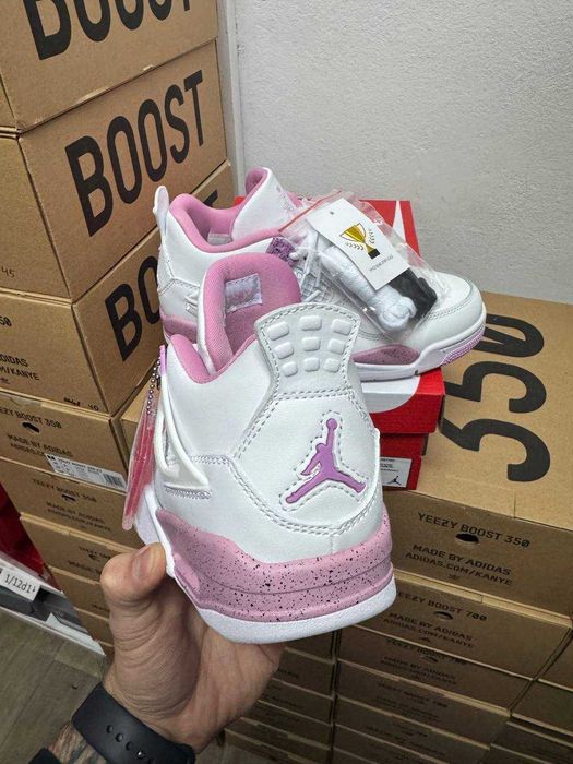 Женские кроссовки Nike Jordan 4 "White/Pink Oreo" 36-40
