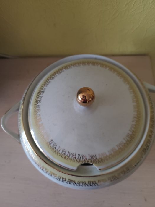 Супниця з кришкою